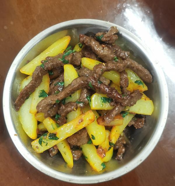 嫩滑多汁一口就上瘾的牛排土豆煎锅做法揭秘